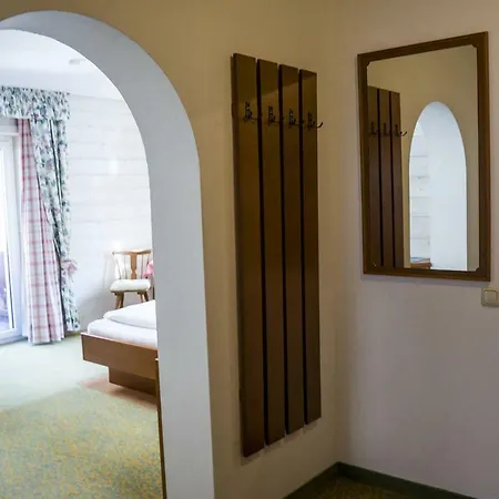 Am Alten Marktplatz 게스트하우스 장크트안톤암아를베르크